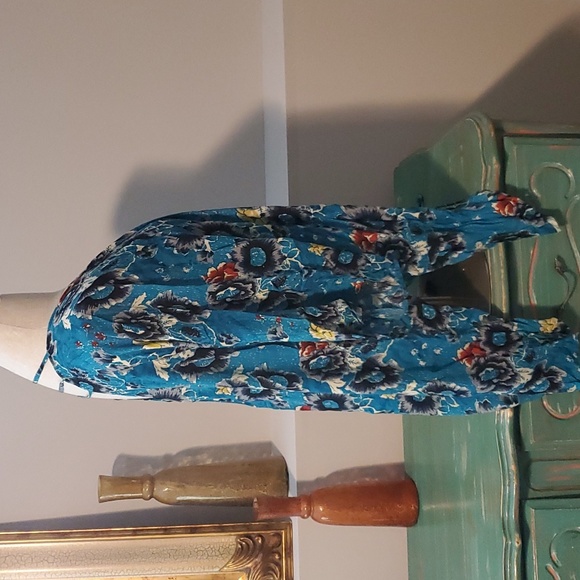 Billabong Blue Floral Kimono size M/L with cut out back - Picture 2 of 4